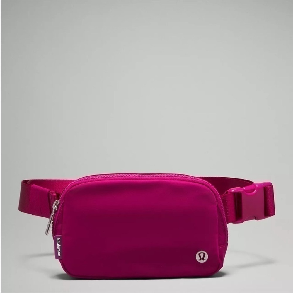 Lululemon Everywhere Belt Bag 1L Wild Berry - Picture 2 of 9